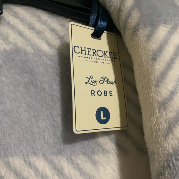 Cherokee Plush Robe - Picture 2 of 3